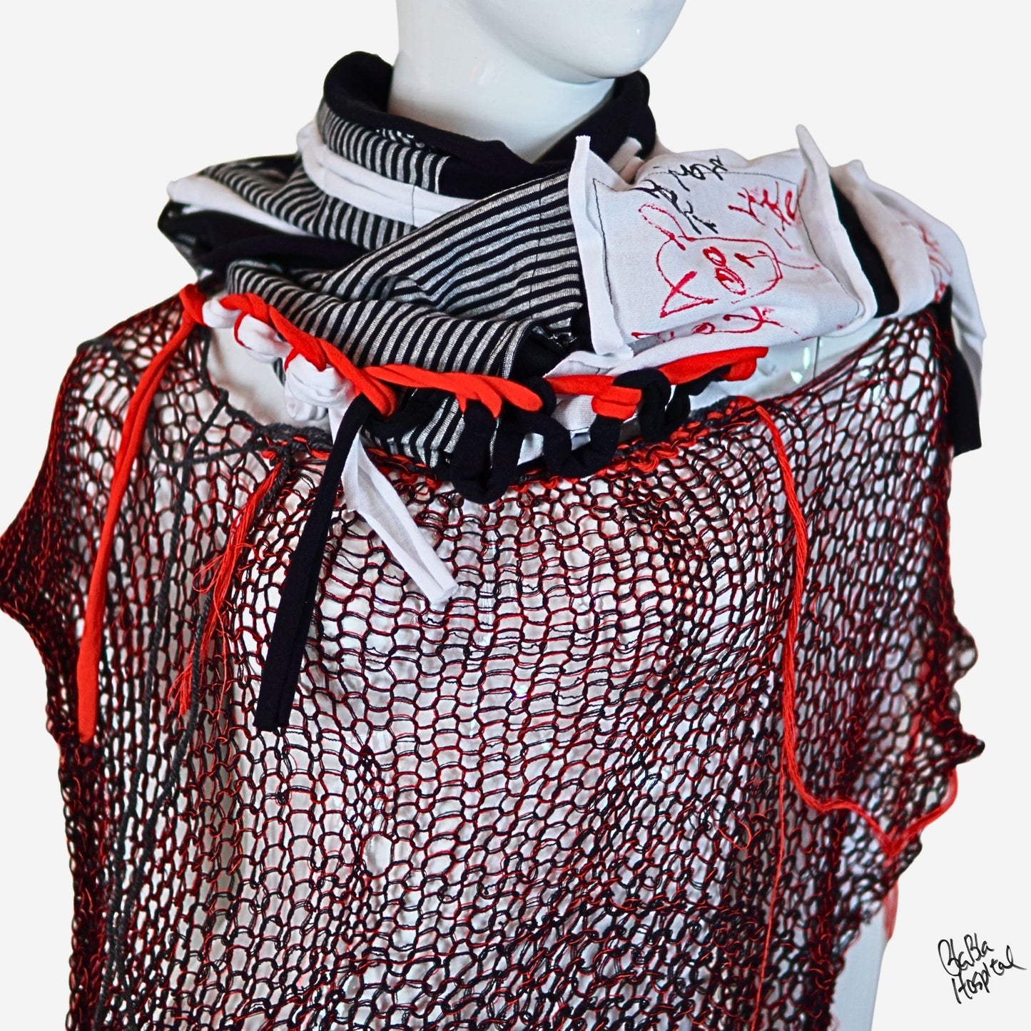 Face No.005 | Fabric Art グレイx黒デザイン-黒スカーフ