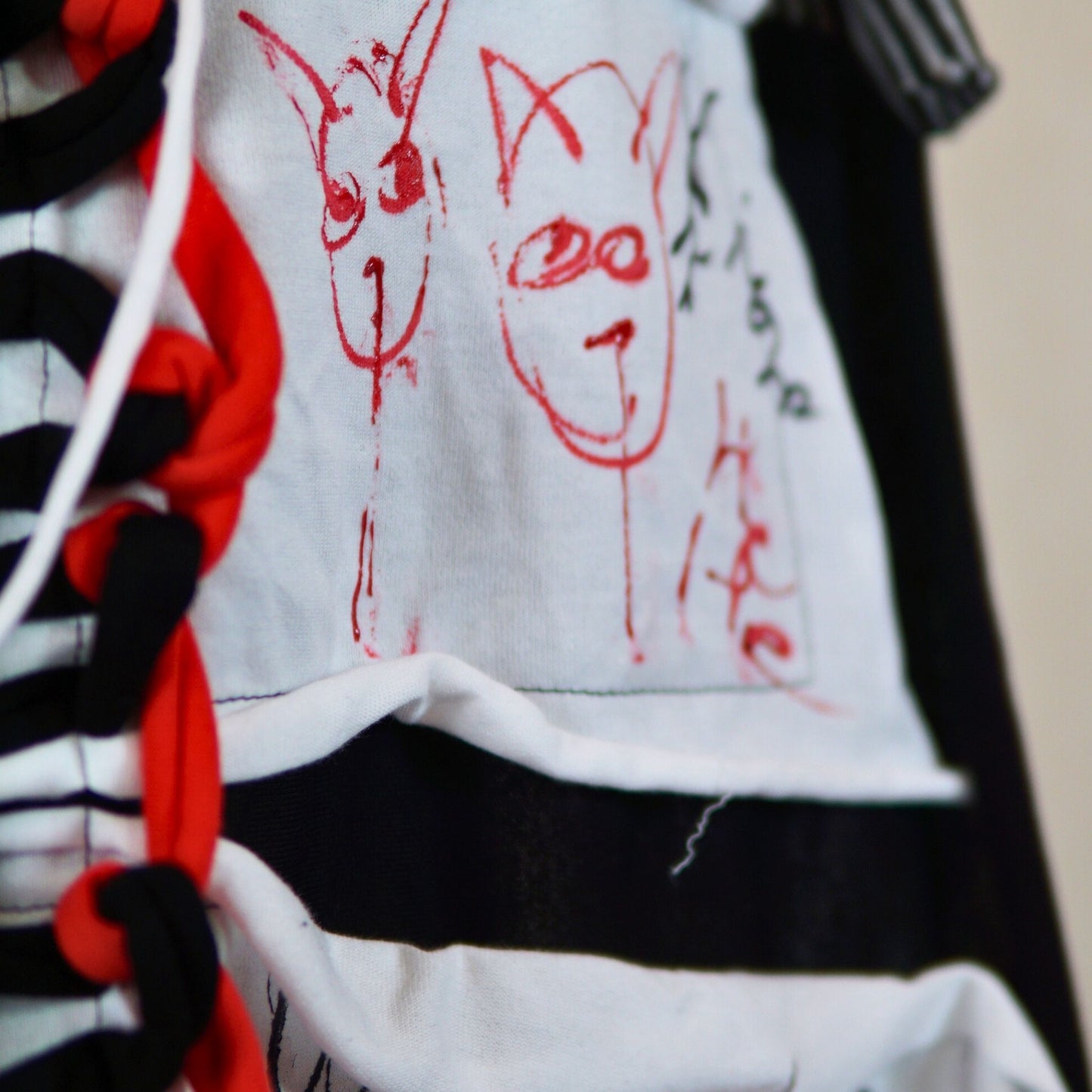 Face No.005 | Fabric Art グレイx黒デザイン-黒スカーフ