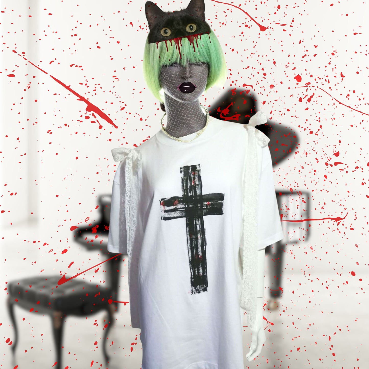 あえて白地に白レース!十字ペイントが病みかわロックなオーバーサイズ ホワイトTシャツ