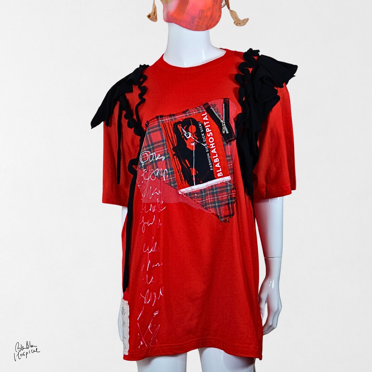 Heart No.003 | 白いメッセージ – オーバーサイズ 赤T-shirt