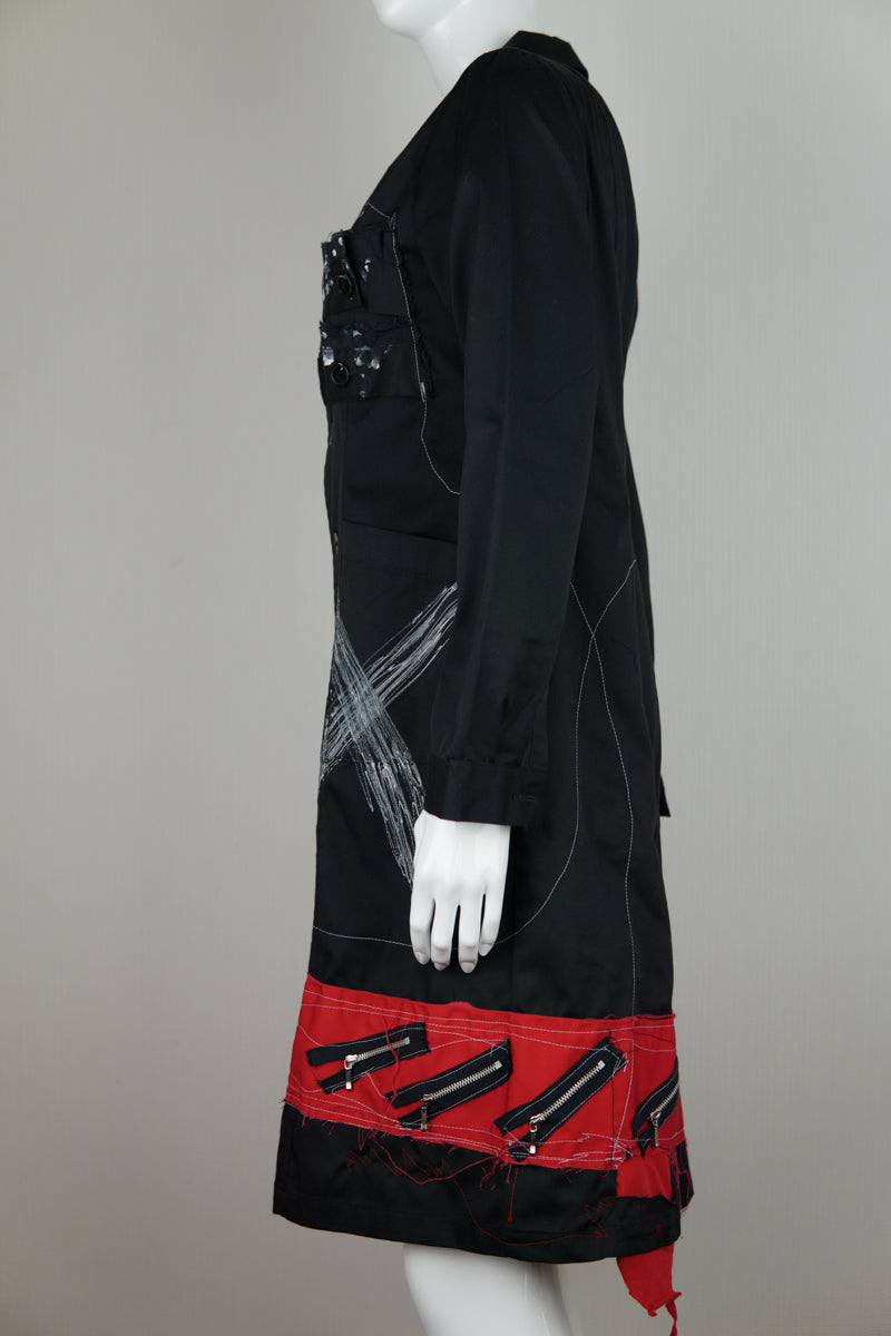 schwarzer Mantel