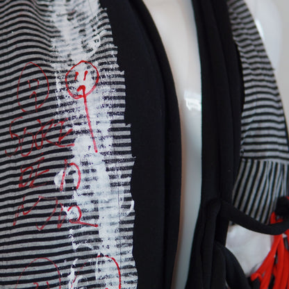 Face No.004 | Fabric Art グレーｘブラックしましまデザイン– 黒スカーフ
