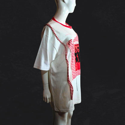 赤ぶち白Tシャツ　