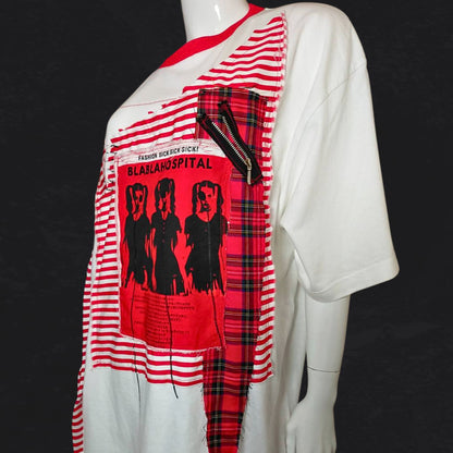 赤ぶち白Tシャツ　