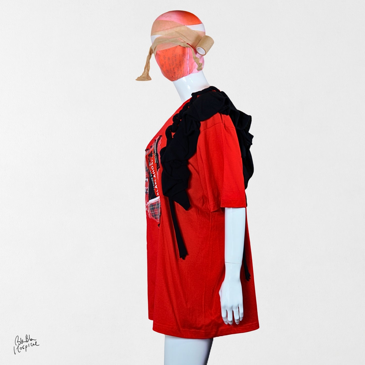 Heart No.003 | 白いメッセージ – オーバーサイズ　赤T-shirt