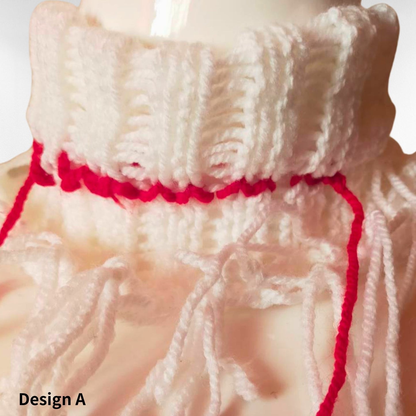 Red Drip " Handgefertigtes gestricktes Halsband-Halsaccessoire in weißem und rotem Design