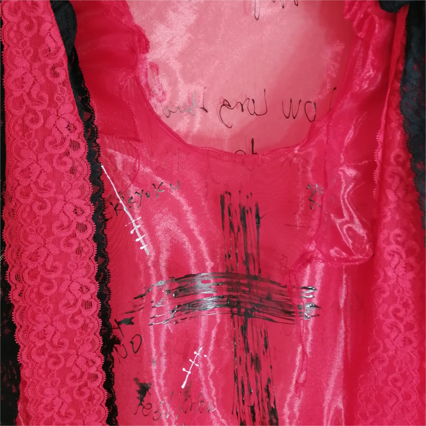 赤シースルー　十字ペイントｘレース　プルオーバーワンピースドレス